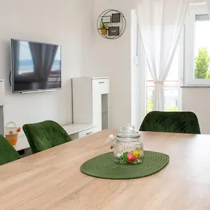 tomic-apartments.primorje-gorskikotar.com/